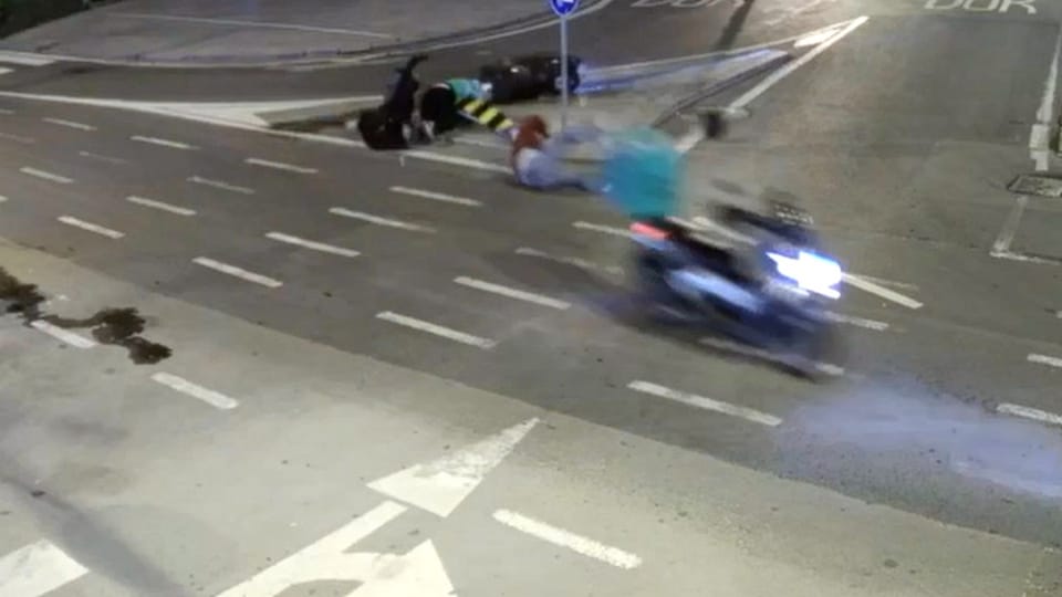 Çorlu'da iki motosiklet çarpıştı: 3 yaralı, kaza kameraya yansıdı