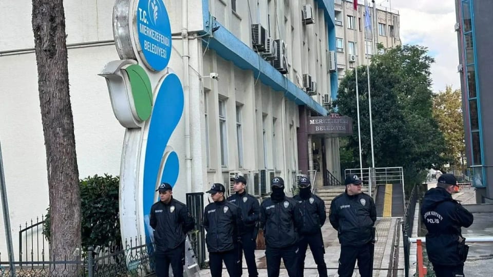 Denizli'de Merkezefendi Belediyesi'ne operasyon: belediye başkanı gözaltında