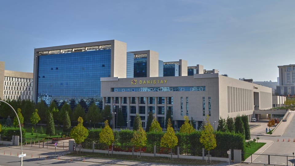 Danıştay, doktora yoluyla diş hekimlerine uzmanlık verilmesi kararını durdurdu