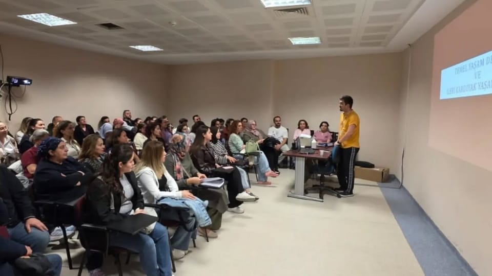 Nazilli Devlet Hastanesi'nde yoğun bakım ve acil personeline 3 günlük eğitim verildi