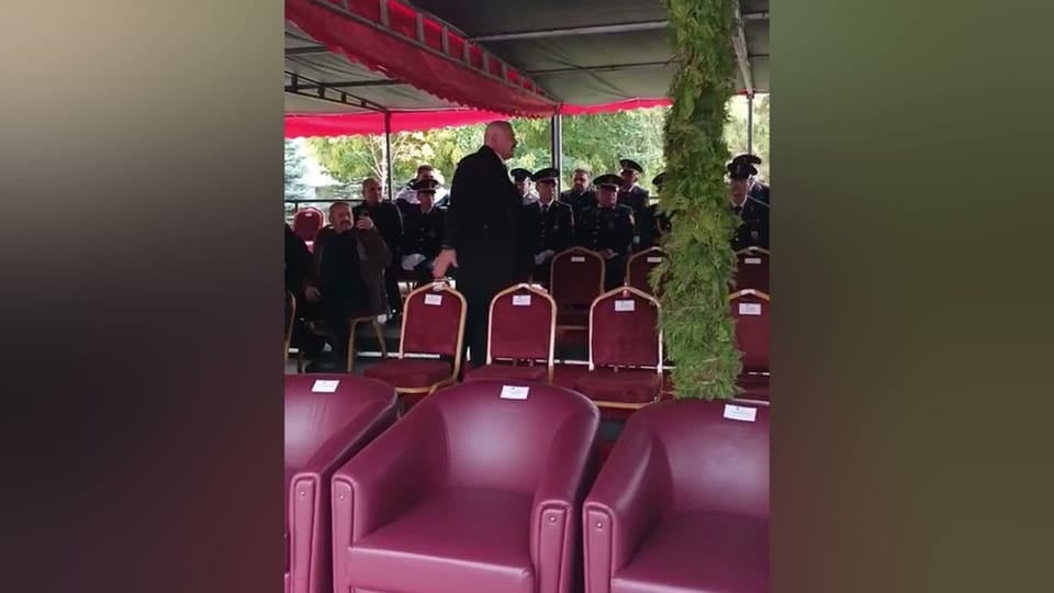Eskişehir'deki 29 Ekim töreninde şehit babası oturma düzenine itiraz etti