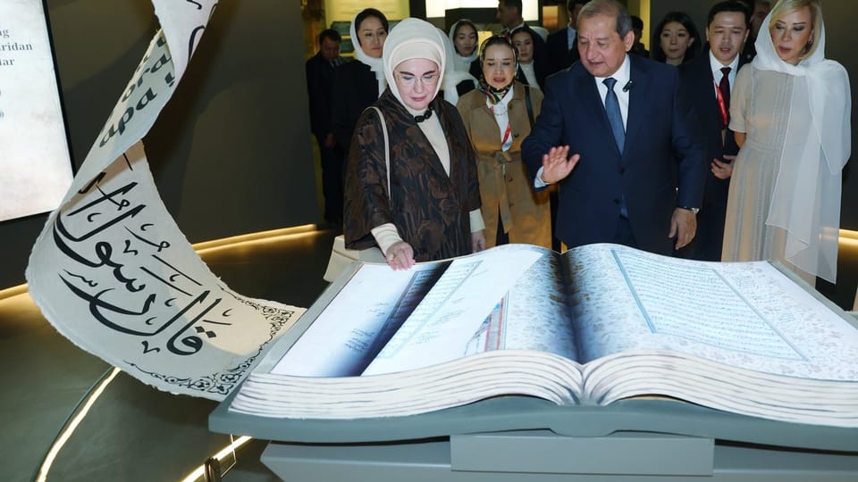 Emine Erdoğan Semerkant'ta İmam Buhari Anıt Kompleksi'ni gezdi