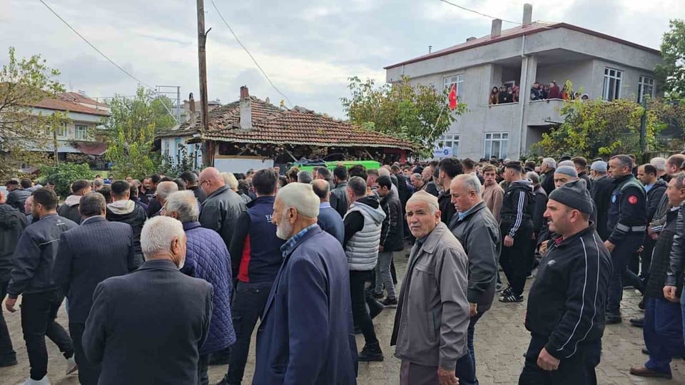 İstanbul'daki şantiyede yaralanan genç işçi Vezirköprü'de son yolculuğuna uğurlandı