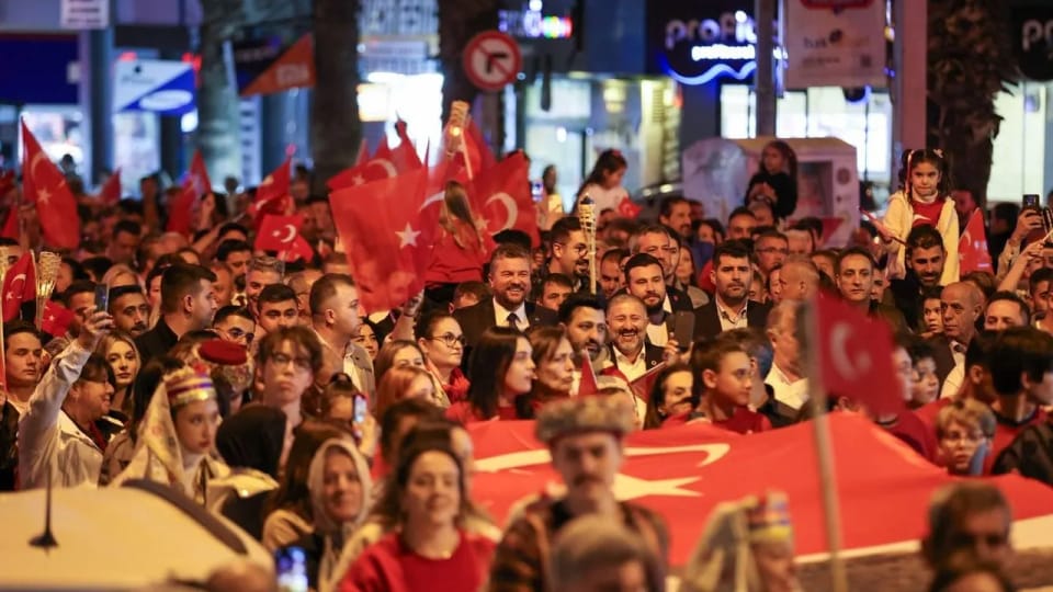Çiğli’de Cumhuriyet Coşkusu Fotoğraf Sergisi ve Sinema Gösterimiyle Taçlandı