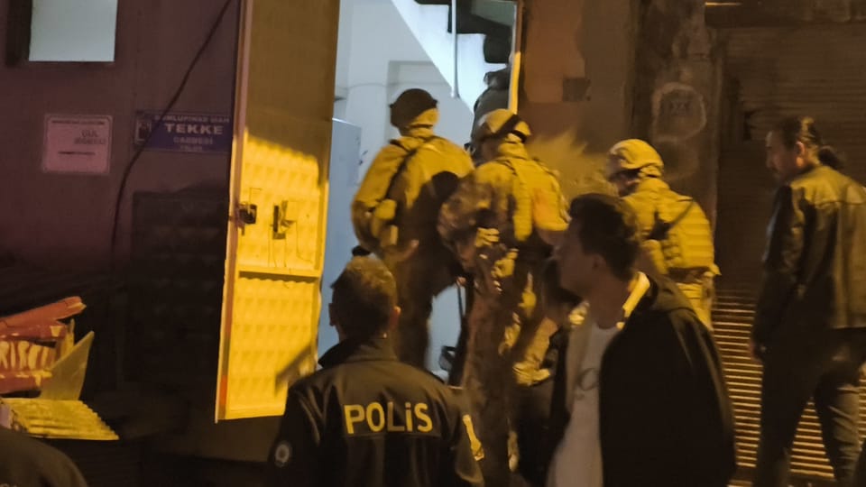 Kahramanmaraş'ta annesini bıçakla alıkoyan genç çatıda yakalandı