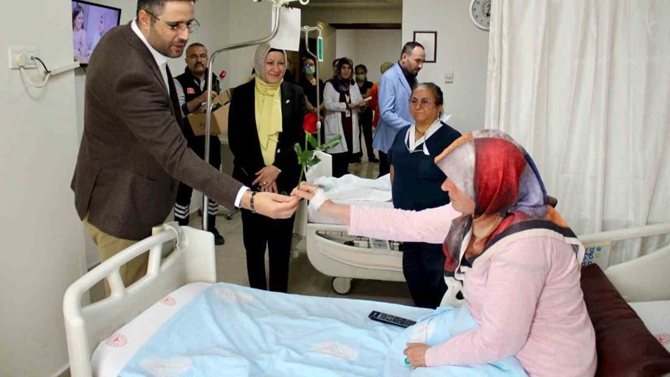Kayseri Devlet Hastanesi'nde Hasta Hakları Günü'ne özel bilgilendirme ziyareti