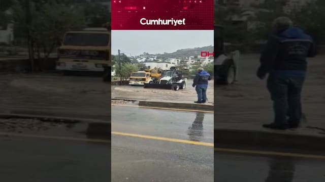 Bodrum'da sağanak kabusu! Yollar göle döndü, iş yerlerini su bastı